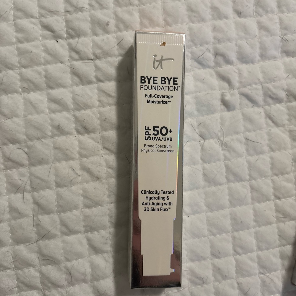 IT Cosmetics Bye Bye Foundation Full-Coverage Moisturizer SPF 50+ Light Medium